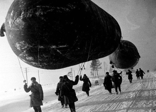 brutgroup:  @DefenseArchitecture Barrage balloons near Moscow, World War II, ca 1941. #brutgroup pho