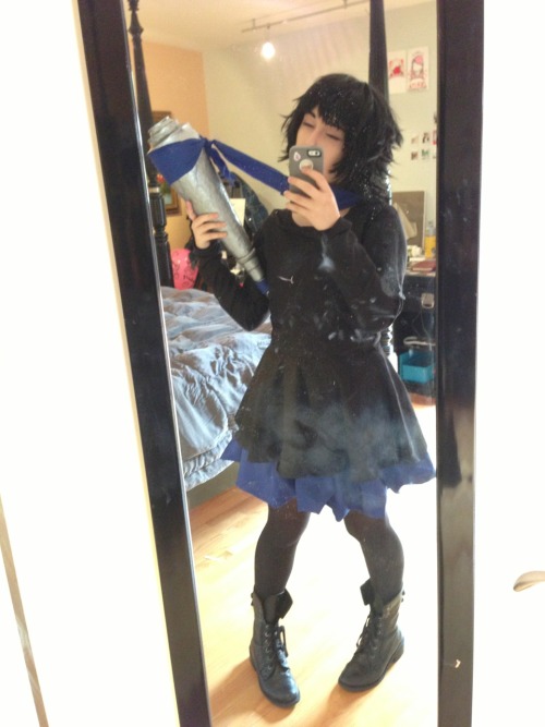 olaiarrow:  im crow today at ax !! the gf is here…