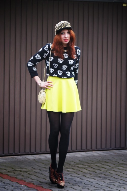 (via AJSON SERWUS: Neon sweater with skulls)