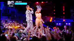 popculturebrain:   Hank and Marie react to Miley Cyrus’ VMA performance (idea credit).