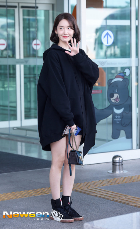 Girls’ Generation YoonA airport fashion at Incheon Airport [180303]