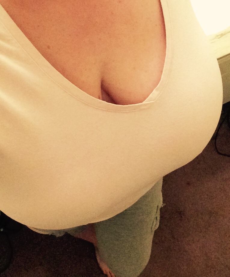 divathickness:  Being cozy on this cold rainy night 💋#hardnipples
