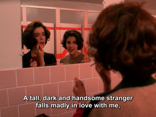 inthedarktrees:  Escape. Sherilyn Fenn & Lara Flynn Boyle | Twin Peaks 