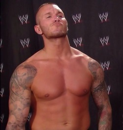 hot4men:  Only Randy Orton can pull off a duck face and still look so hot! 