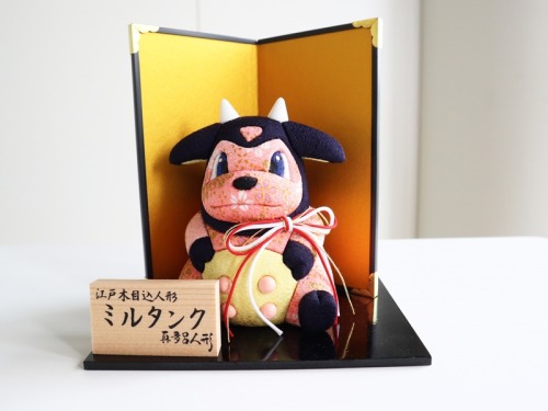 Decorate your home with these elegant pokémon figures!