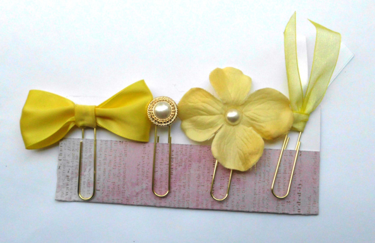 Check out more pics here
Paper Clip Set, Yellow, paperclips, Jumbo, Planner Accessories, paper clips for planners, fancy, bow, flower, stocking stuffer, bookmark