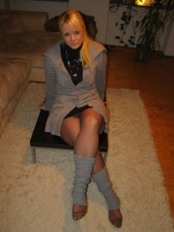 nl-pantyhose:  Sexy Amateur in pantyhose  Superbe !