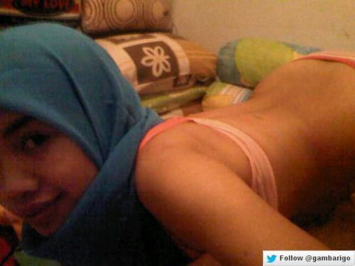 zharifmohd:  Awek Tudung Biru Selfie GhairahStim adult photos