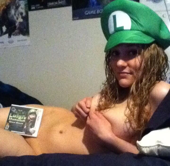 ournekkedpics:  Sexy Gamer