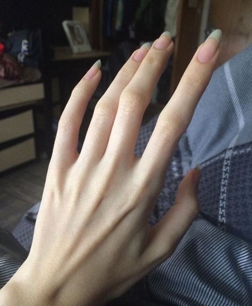 "you Can See Her Bones, Isn't That Concerning?""i Think That's Beautiful"