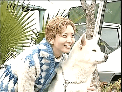 kittychan-sings-enka:A young Sou Kazuho and her dog Koaki!This is from a Sky Stage program broadcast