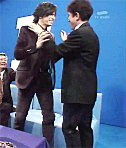 rnajinbuu:  Hamada wanted high fives, but Gackt wanted hugs.  :)