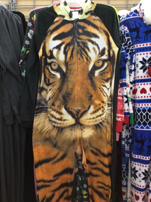 katsudonqween: kitsunejiyuu: Can someone draw yurio in this @kitsunejiyuu the tiger prince appears 