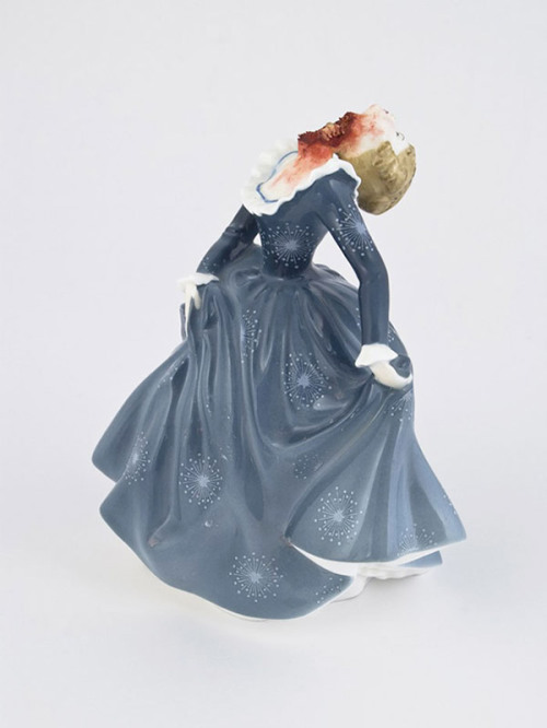owmeex:  Jessica Harrison’s Gutsy Porcelain Exhibition 