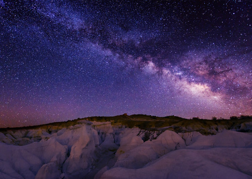 crailslide:asylum-art:Nightscapes: Photography by Matt PaynePortland-based photographer Matt Payne captured “various photos of the Milky Way, stars, star trails and other astrophotography delights” for his beautiful “Nightscapes” series.this is