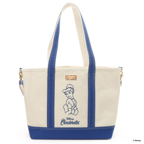 Designer Disney Princess tote bags, by Samantha Thavasa. Price: ￥19,224AuroraCinderellaBelleSnow Whi