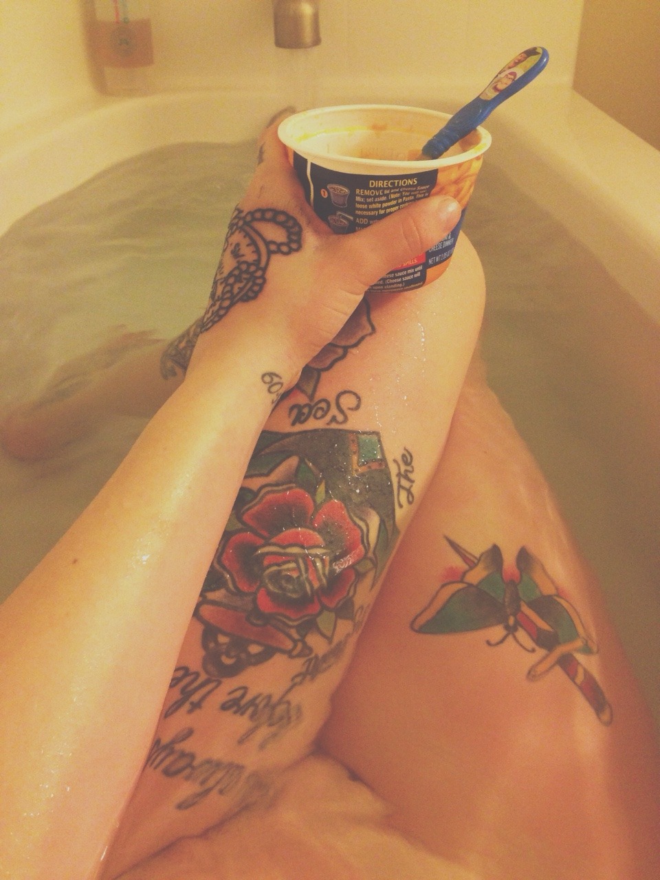 hopeless37:  Mac and cheese in the bath 👌