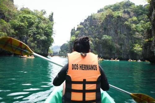 When you can’t swim but beach is life. Haha.@legendarybaboy . . . . . #outdoor #RoGerGoesTo 