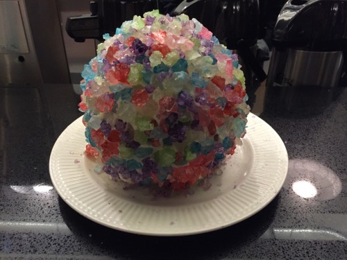 stevencrewniverse:  We’re back!!! We’re celebrating with rock candy CLUSTER CAKE!!! Credit goes to Christy Cohen for this amazing creation!  