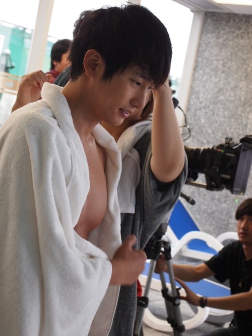 aquaguysg:  Follow me for hot photoshttp://aquaguysg.tumblr.com 