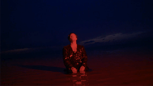 cuddlerlouis:Harry Styles - Lights Up