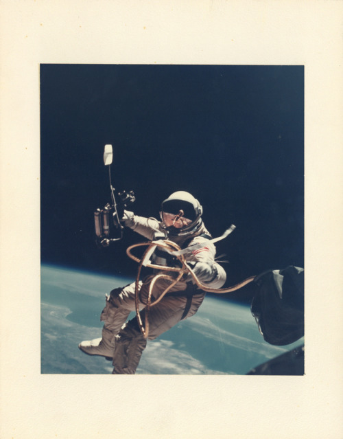 bobbycaputo:  Hundreds Of Unseen NASA Photographs Reveal The Vintage Beauty Of Outer Space  