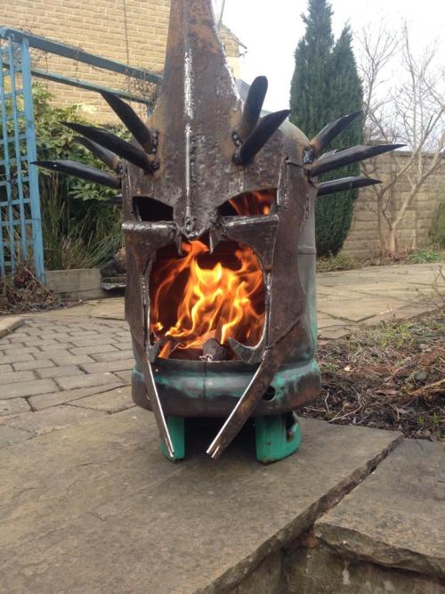 -eyes-like-stars-:cupcakesandhockeypucks:steampunktendencies:The Witch King of Angmar fire pit by Al