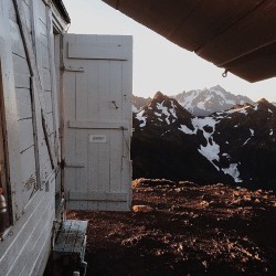 upknorth:  Five star lodging.  #getoutdoors #upknorth Overnight accomodations on Winchester Mountain, North Cascades. Incredible shot by @stefan_elmer  (at North Cascades, WA)