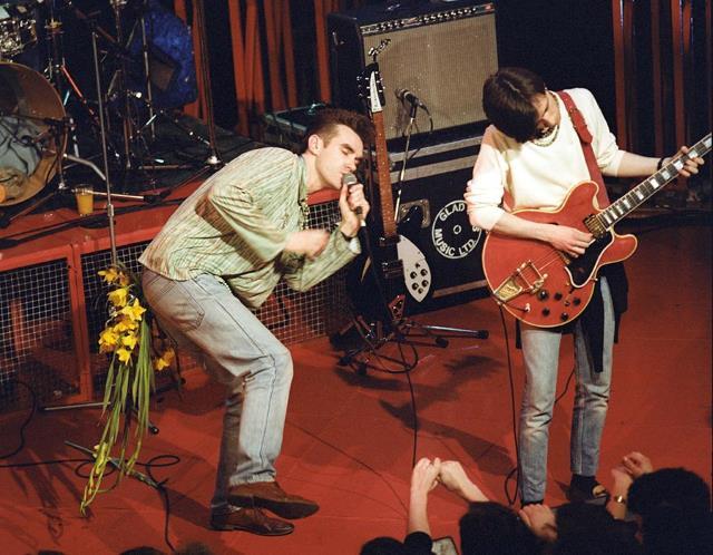 moz-del-rey:  The Smiths headlining at Glastonbury 1984