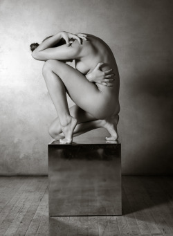 risenphoenixphoto8-28:  Nude Sculpture by