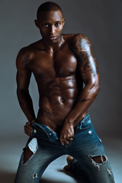 711ccy:  alexandreeustache:Daniel Ralph MFaya by Alexandre Eustache    Love meg some dark chocolate