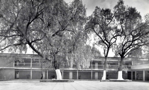 unavidamoderna:Vista de la fachada del patio, Escuela Primaria ‘Luz Bringas’ (hoy Colegio Luz Bringa