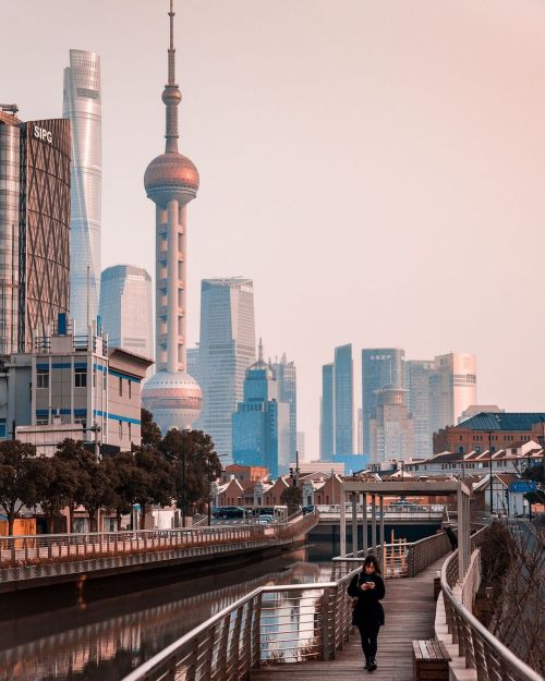 River Walk #shanghailife #shanghaiexpat #shanghaicitywalk #thatsshanghai #citylife #photorobsmith #m