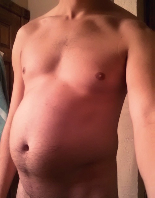 biggest-belly-boy:  I’m so full, and my belly is so big that no clothes fit me