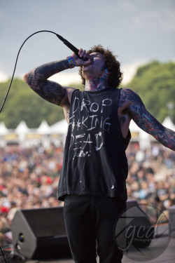 warpedtoursmoshpit:  i really want his shirt