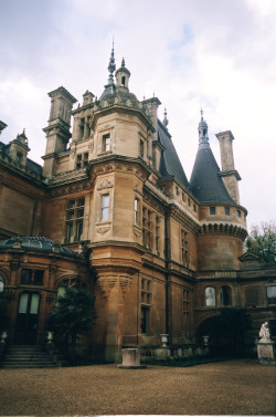 vacants:  Waddesdon Manor (by zzpza)