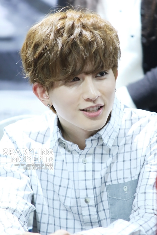 150228 Youngpoong Bookstore FansignCR:Sparkling MomentsDo Not Edit