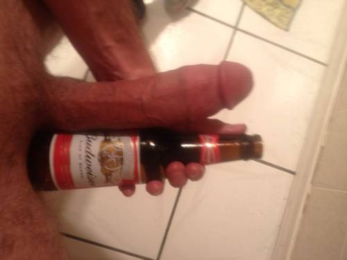 betomartinez:  Thanks “JM” for the hot shots!  Very impressive cock there.     Please send pics to: Por favor manda tus fotos a: betomartinez2008@gmail.com Beto’s Corner           http://betomartinez.tumblr.com/  Este esta Hermoso! :D