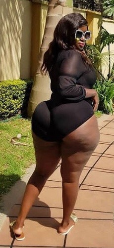 bettercallsaulbb:  Big ole pretty fat ass and ass crack