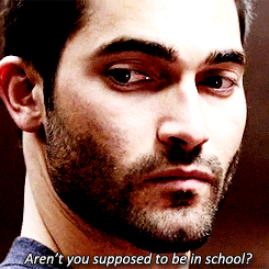detectivebuttcop:swingsetindecember:halffizzbin:#derek hale’s school of carefully practiced one-line