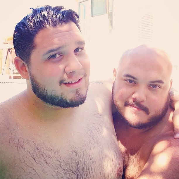 ultragraphique:  Sunday is meant for relaxing in the pool with the bf. @atomictantrum
