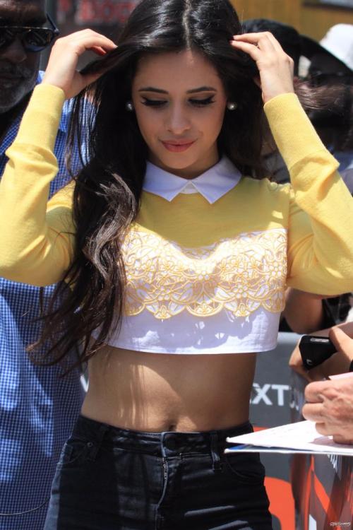 Camila today at Extra TV (via @5HNews) t.co/plClePDoEx