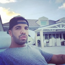 celebrixxxtiez:  Drake  See more naked Celebrities