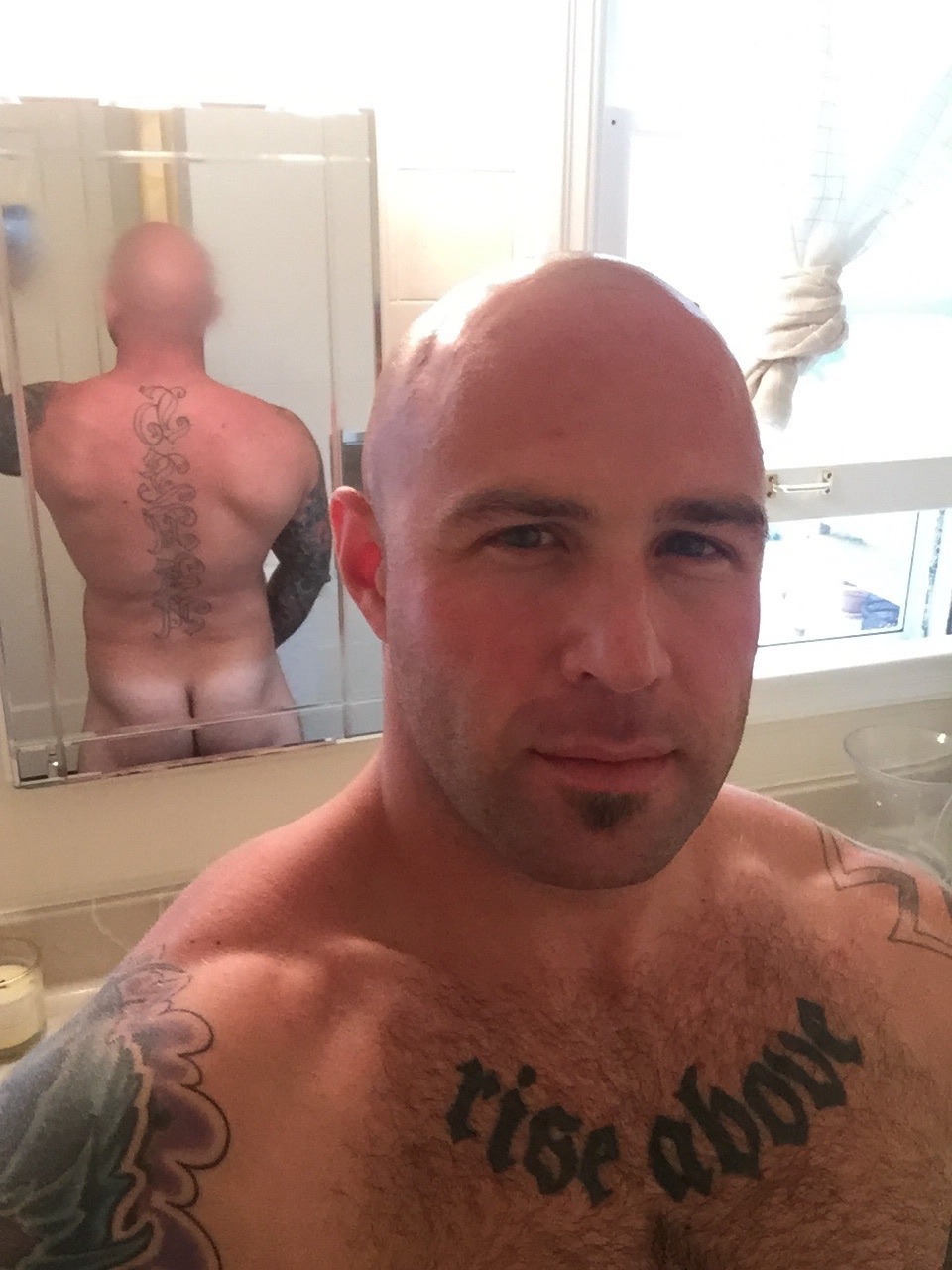 bearyfellas:  Mmm… bears. 🐻🐻 bearyfellas.tumblr.com 🐻🐻