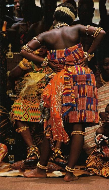 fortheadvancementofblackbeauty:  fckyeahprettyafricans: Ghanaian traditional attire