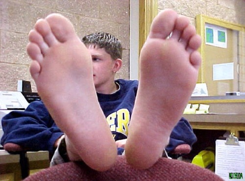Come post your pics and vids for free - join free - NO ADSwww.hotboyfeet.com*Please post pics