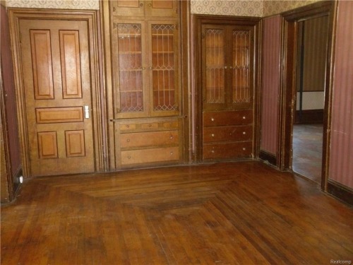 $119,900/4 br purple palaceLapeer, MI