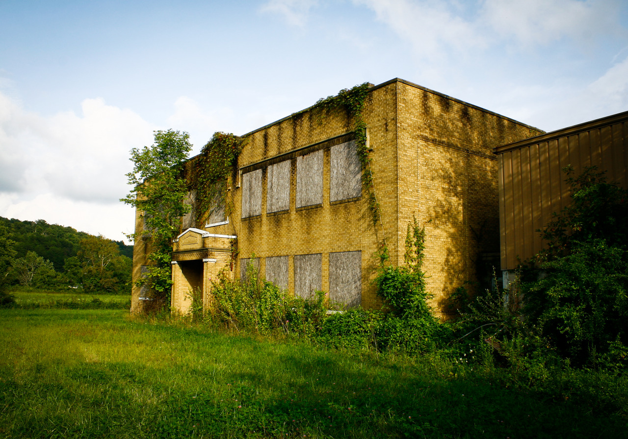 abandonedappalachia:  Windsor Grade School No. 1Closed in 1994Windsor, Ohio