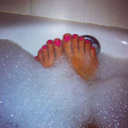 pedicuredsexy:  @pedicuredsexy<3 <3*13000+Followers 4500+Posts* 