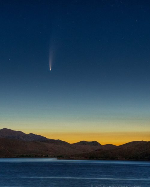 Comet NEOWISE rising over Topaz Lake before dawn this morning.‬ . . . ‪#comet #astronomy #TopazLake 